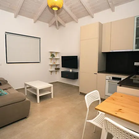 Seaside Volter Vila Kypseli